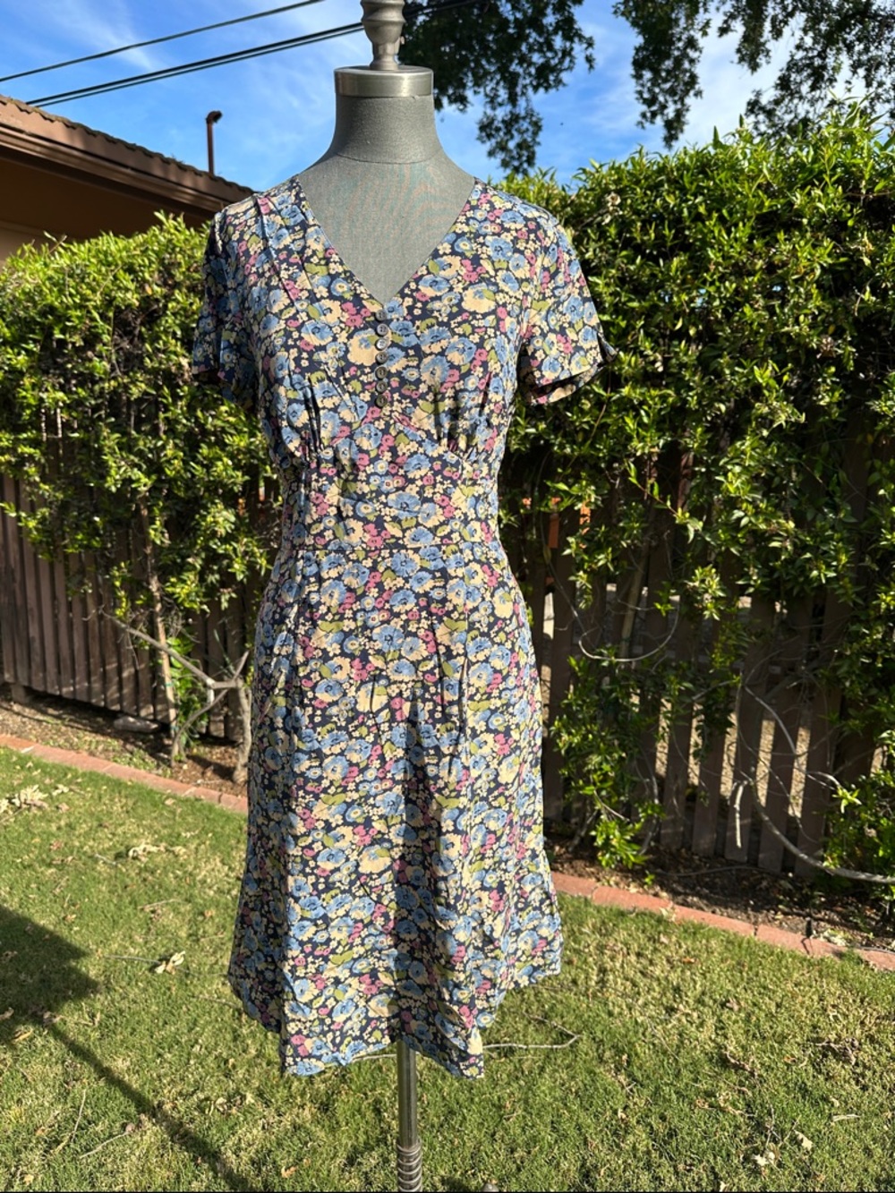 Sundance Navy Floral V-Neck Short Sleeve Midi Dress
